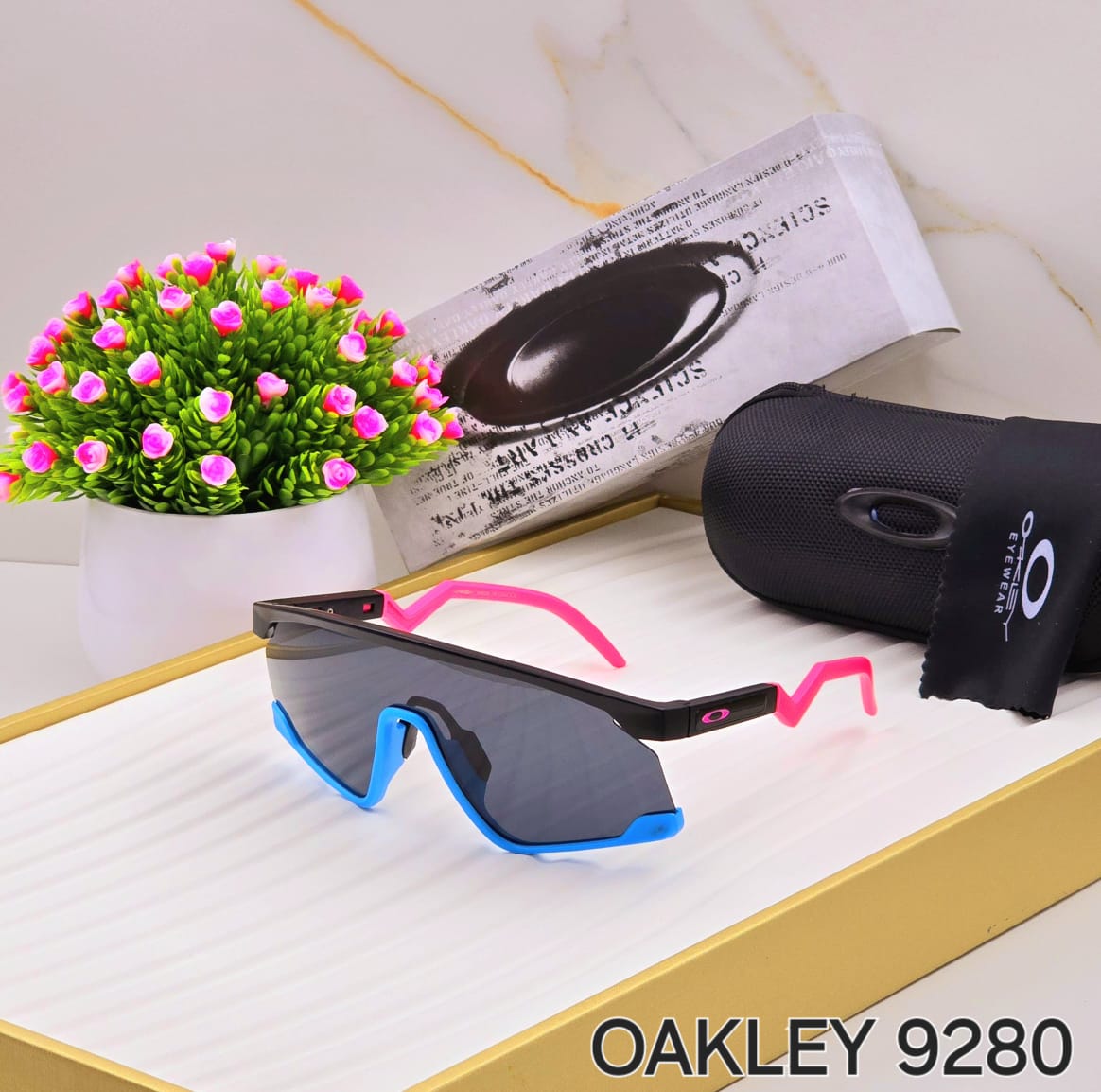 OAKLEY