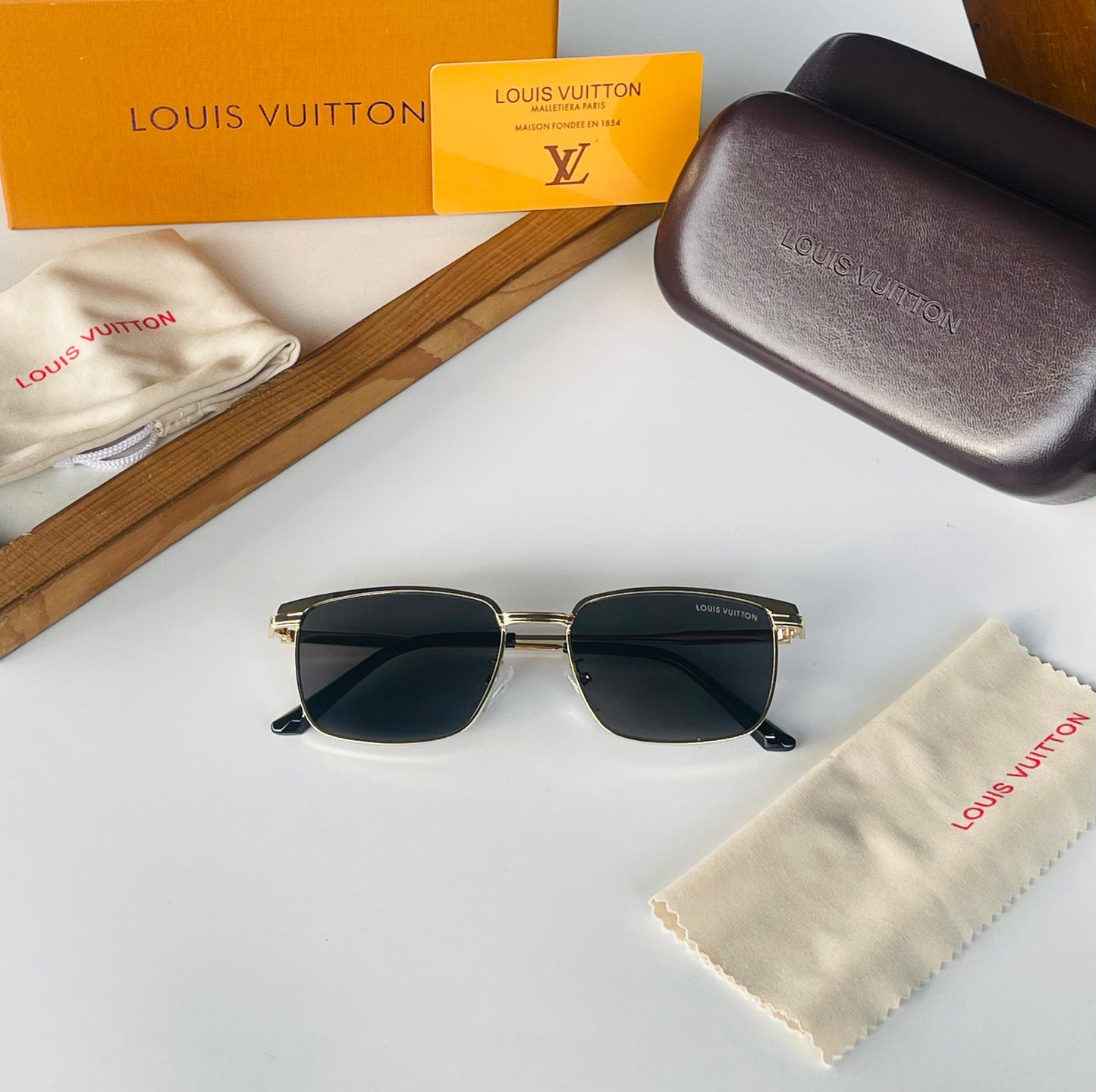 LOUIS VUITTON