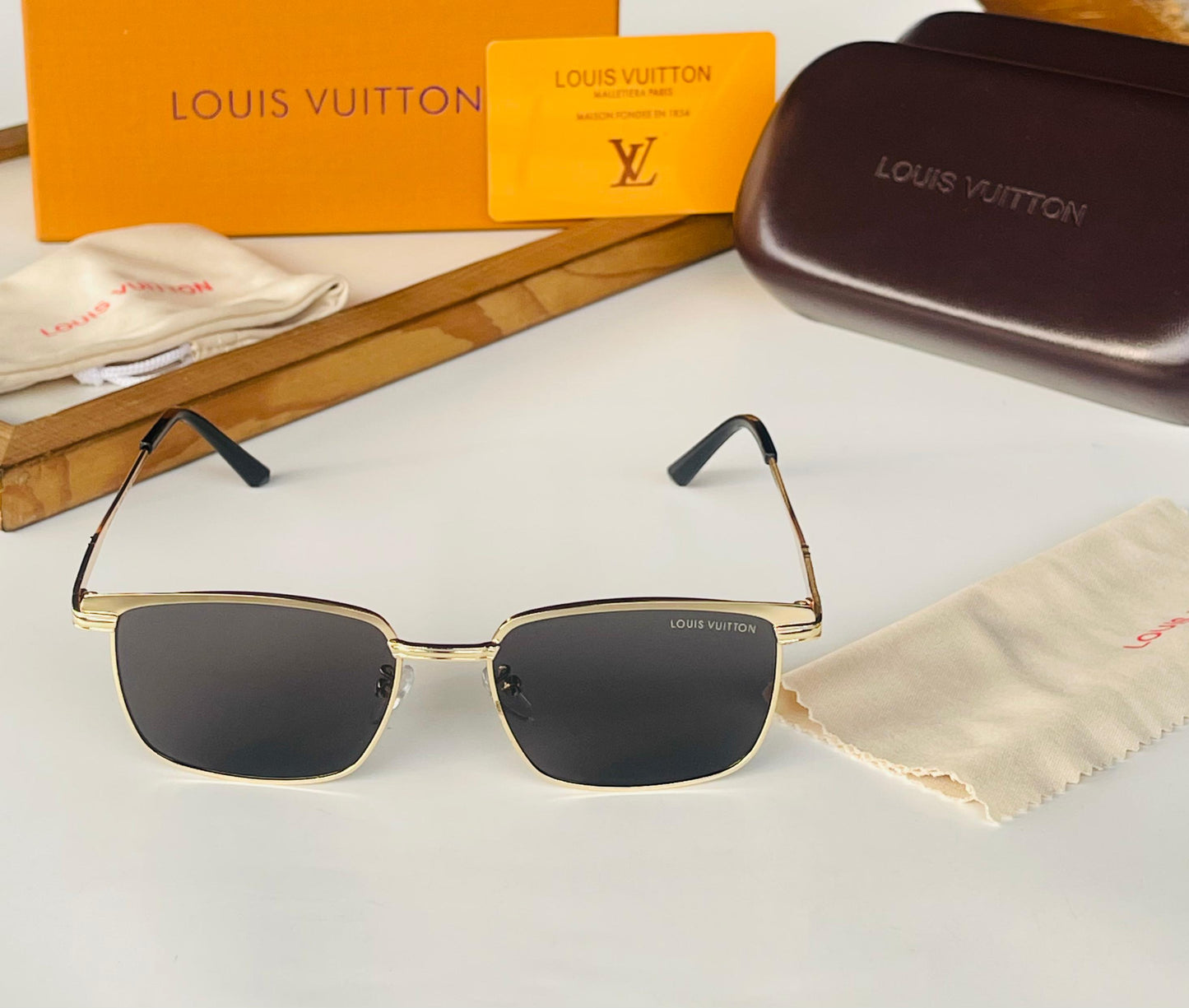LOUIS VUITTON