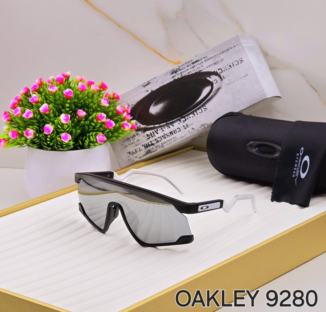 OAKLEY