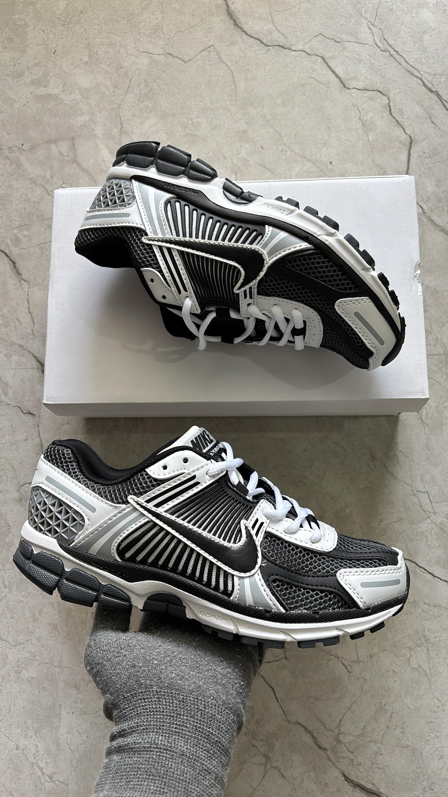 NIKE VOMERO 5