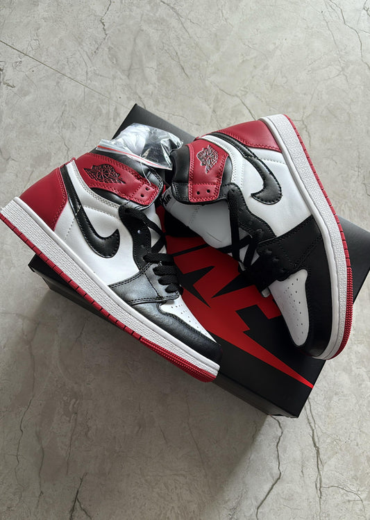 AIR JORDAN ONE BLACK RED