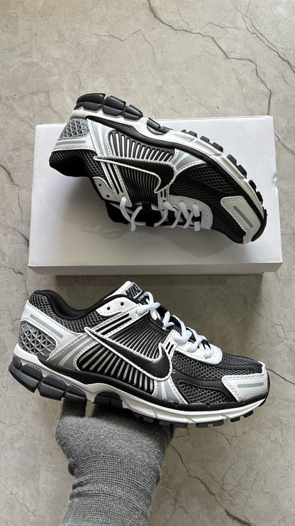 NIKE VOMERO 5